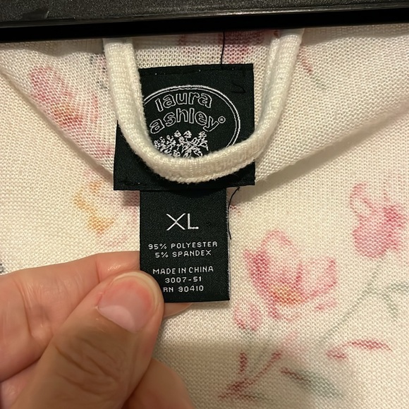 Laura Ashley robe - Picture 2 of 4